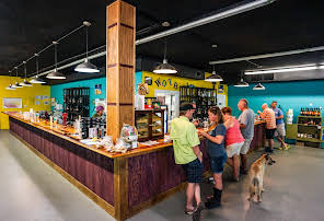Dog’Gone Brewery / Winery On the Bay